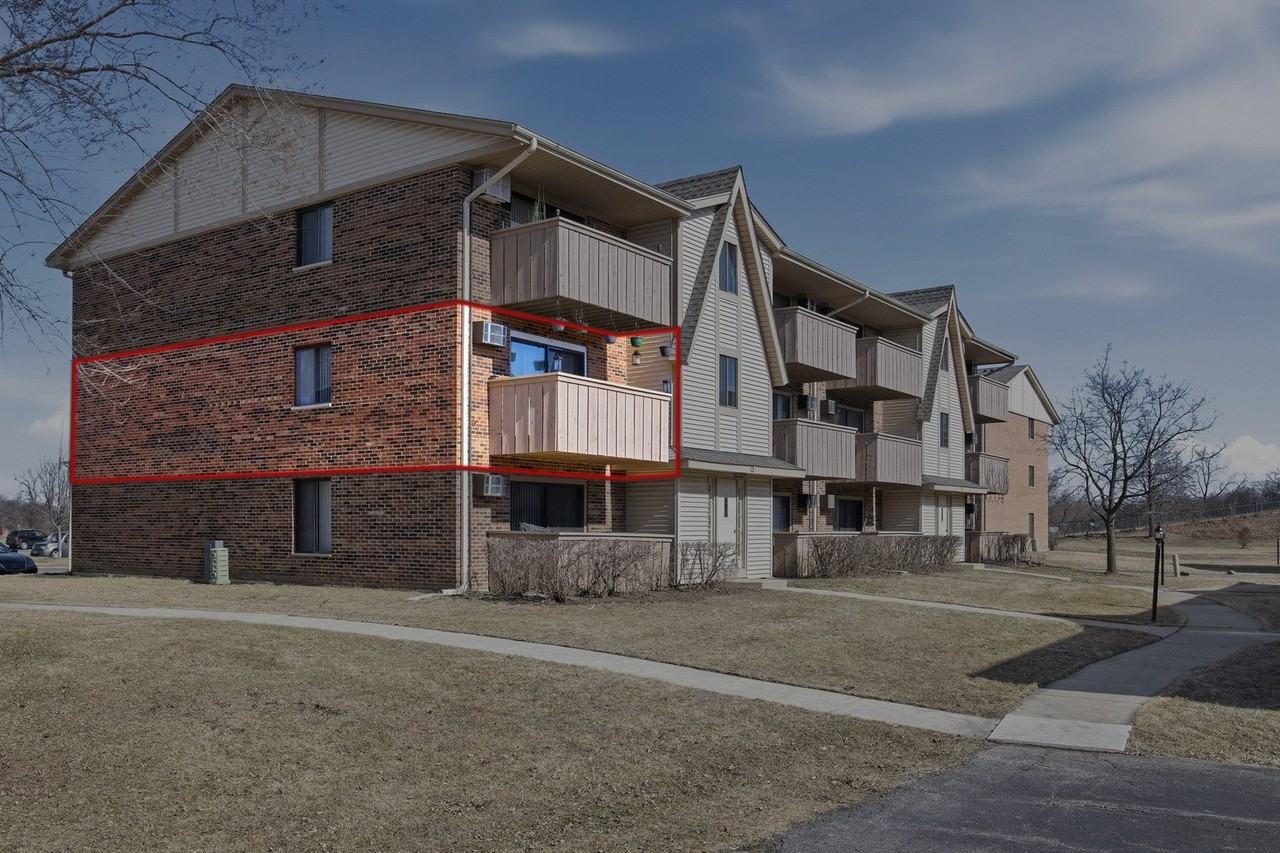 13 Cedar Ct Apt 5 - Photo 2 of 21