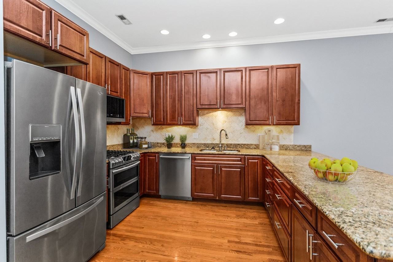 3228 N Sheffield Ave Apt 2 - Photo 4 of 8