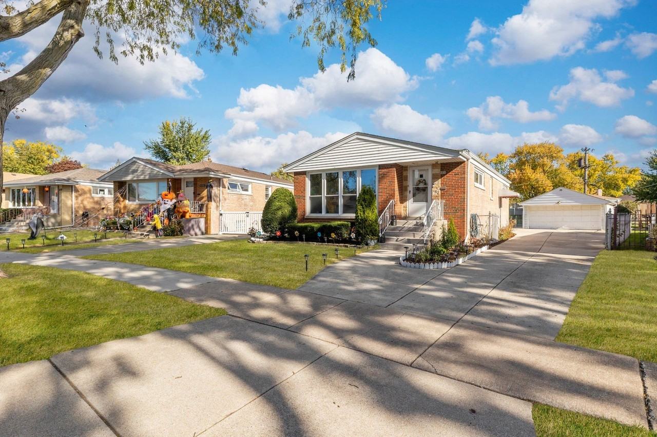 4856 Wick Dr - Photo 3 of 31