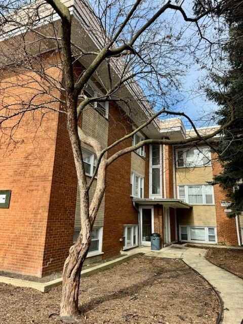 3352 W Hutchinson St Unit 1r - Photo 2 of 14