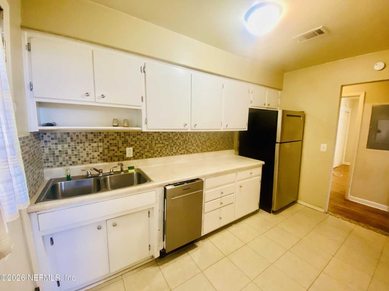 8469 San Clemente Dr - Photo 4 of 17