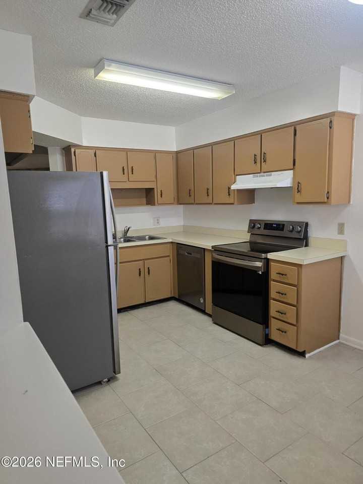 4422 Winderbrook Ct - Photo 5 of 23