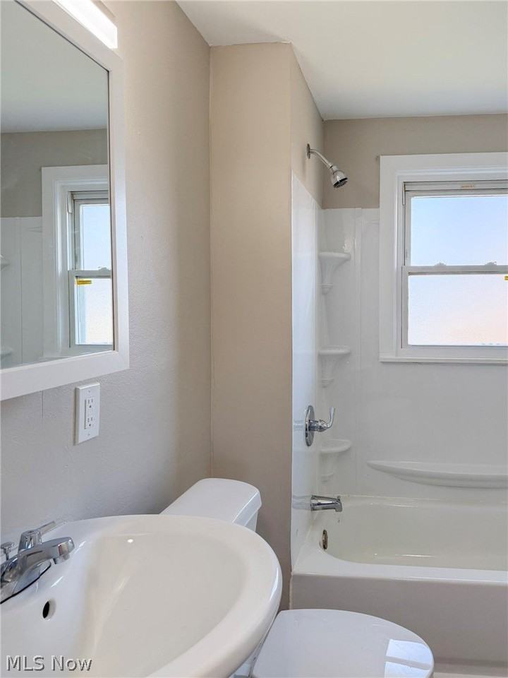 1612 Maine Ave - Photo 6 of 32