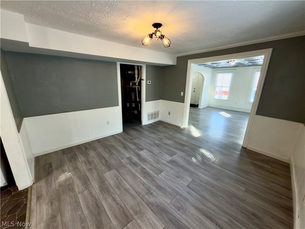 142 Beaver Ct - Photo 4 of 40