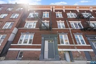 59 Henry St Apt A1 - Photo 1 of 1