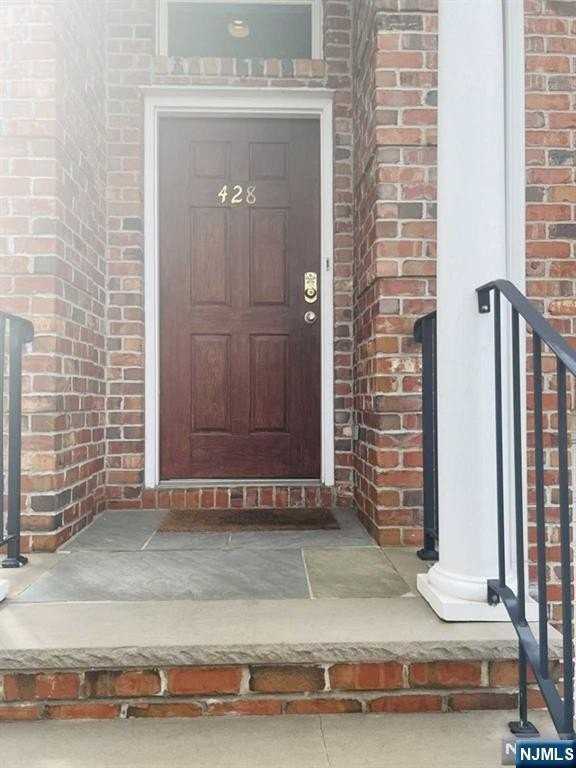 428 Grandview Pl - Photo 2 of 18