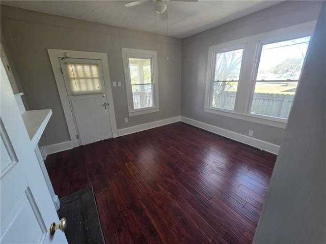 3042 Main St - Photo 2 of 9