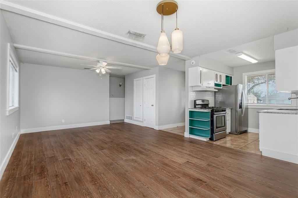 2121 Travis Dr - Photo 7 of 27