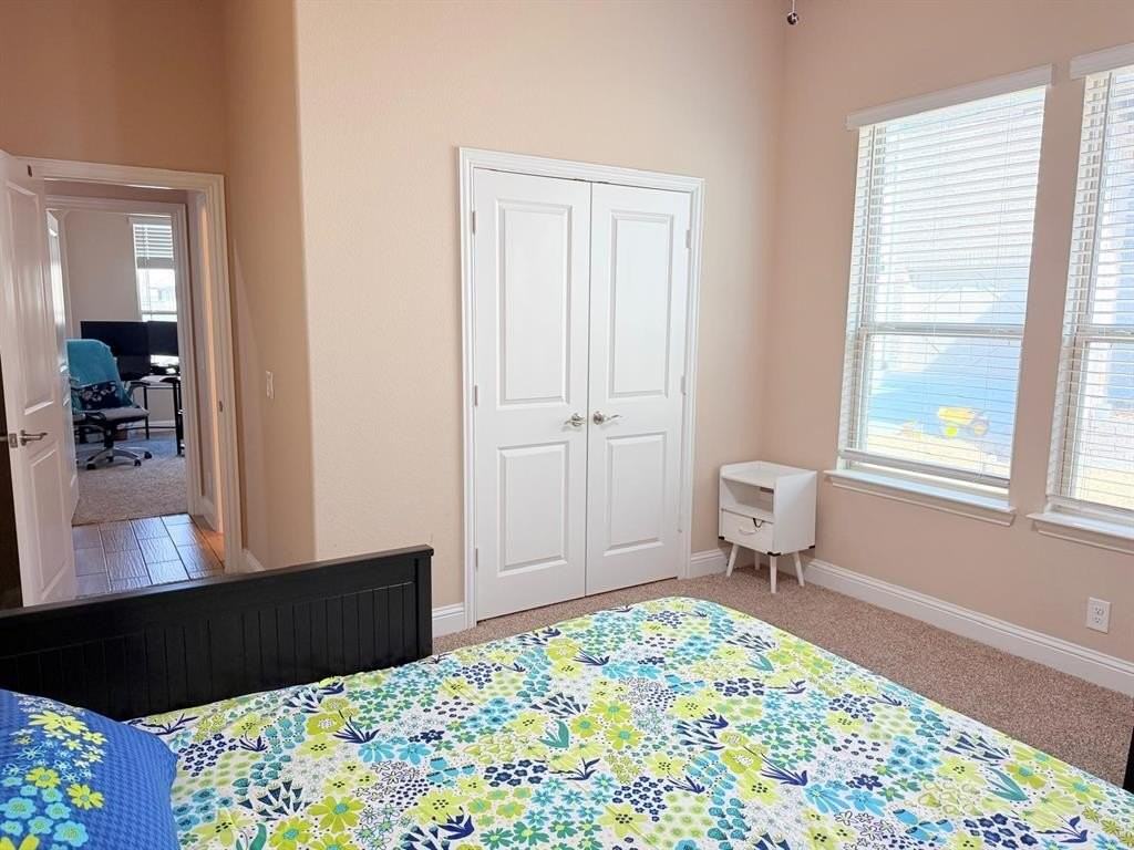 812 Blue Yucca Ln - Photo 6 of 40