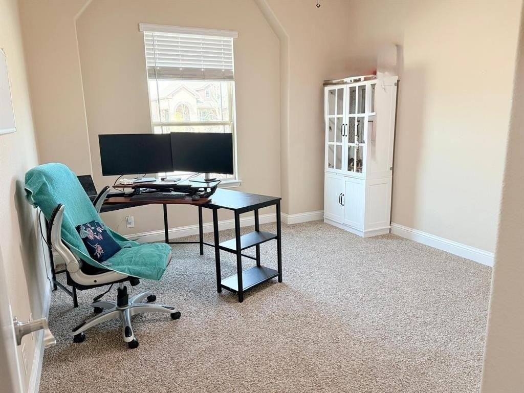 812 Blue Yucca Ln - Photo 7 of 40