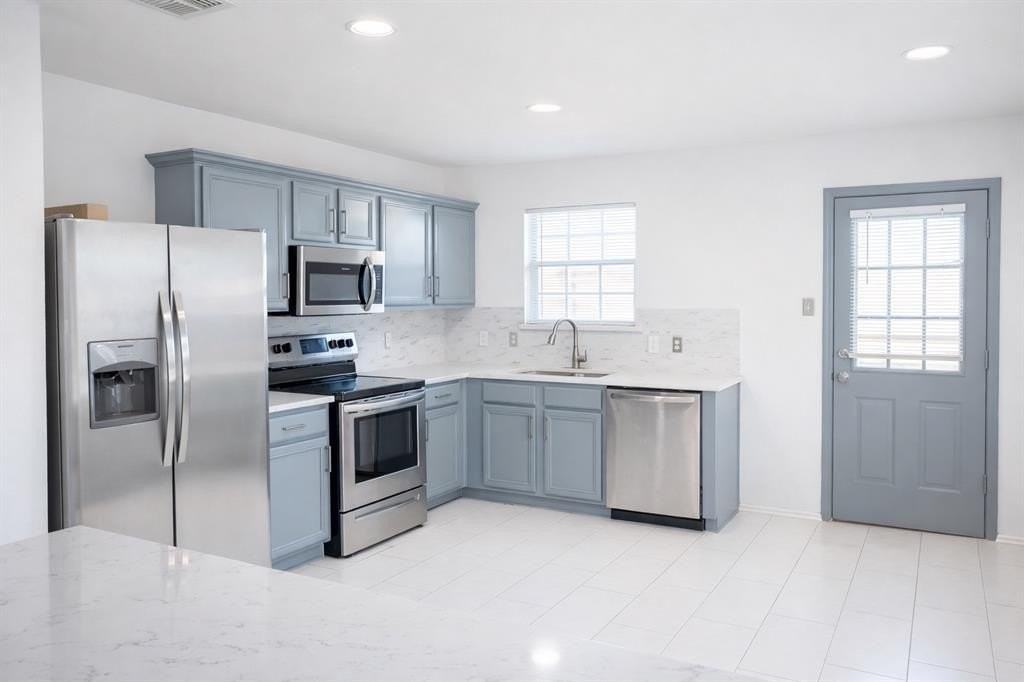 10008 Cougar Trl - Photo 4 of 7