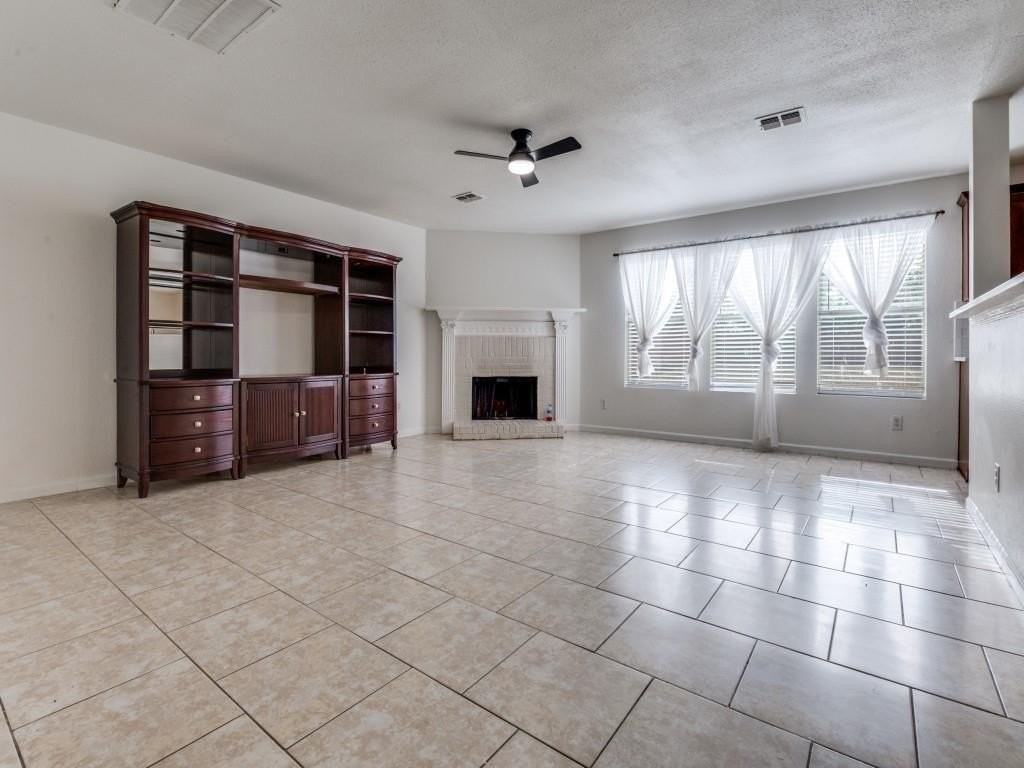 740 Lovern St - Photo 5 of 35