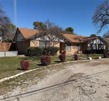 featured image of 821 E Highway 199