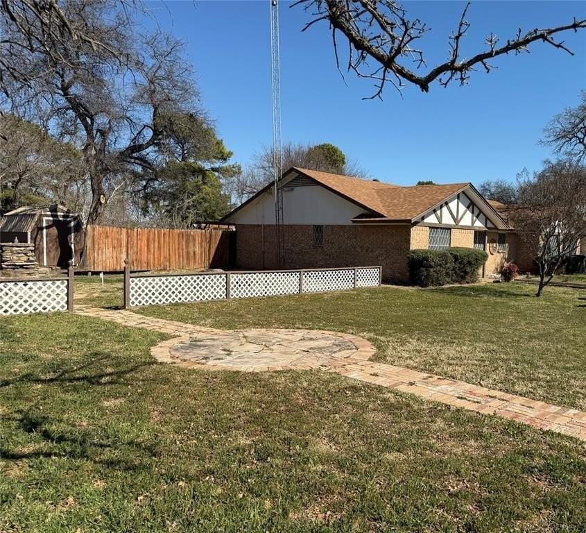 821 E Highway 199 - Photo 3 of 26