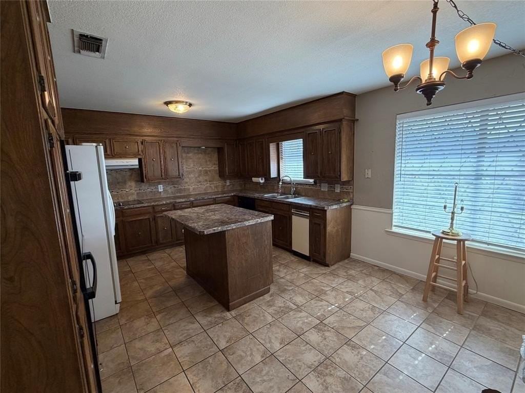 821 E Highway 199 - Photo 7 of 26