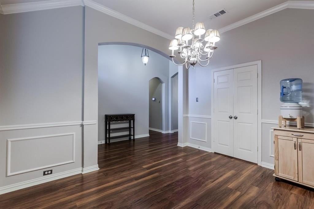 1604 Oak Brook Ln - Photo 5 of 29