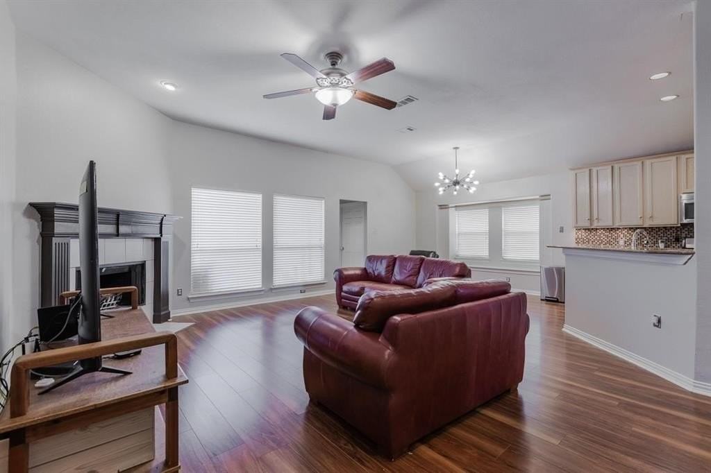 1604 Oak Brook Ln - Photo 7 of 29