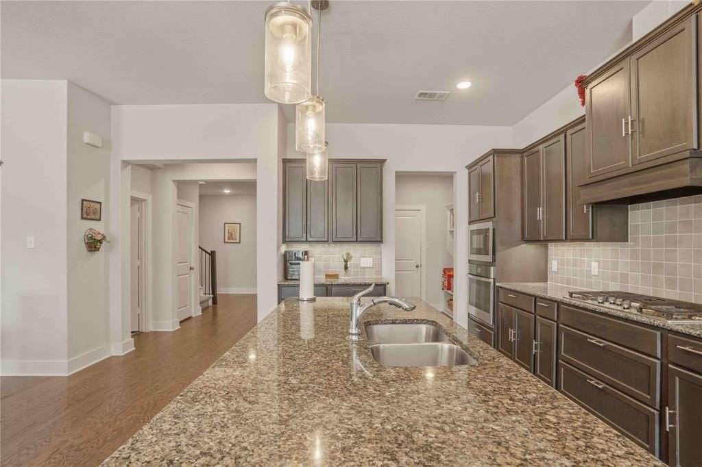 9336 Loggerhead Way - Photo 7 of 40