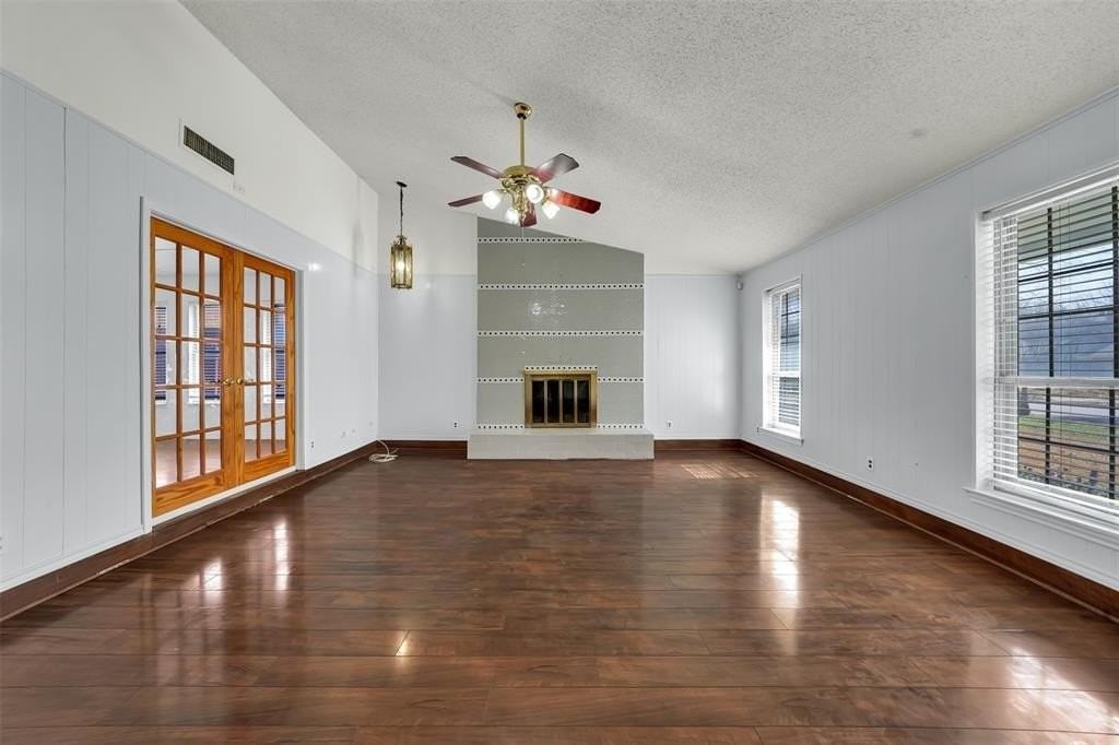 1809 Trowbridge St - Photo 4 of 25