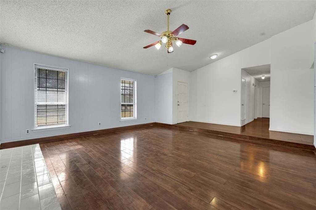 1809 Trowbridge St - Photo 5 of 25