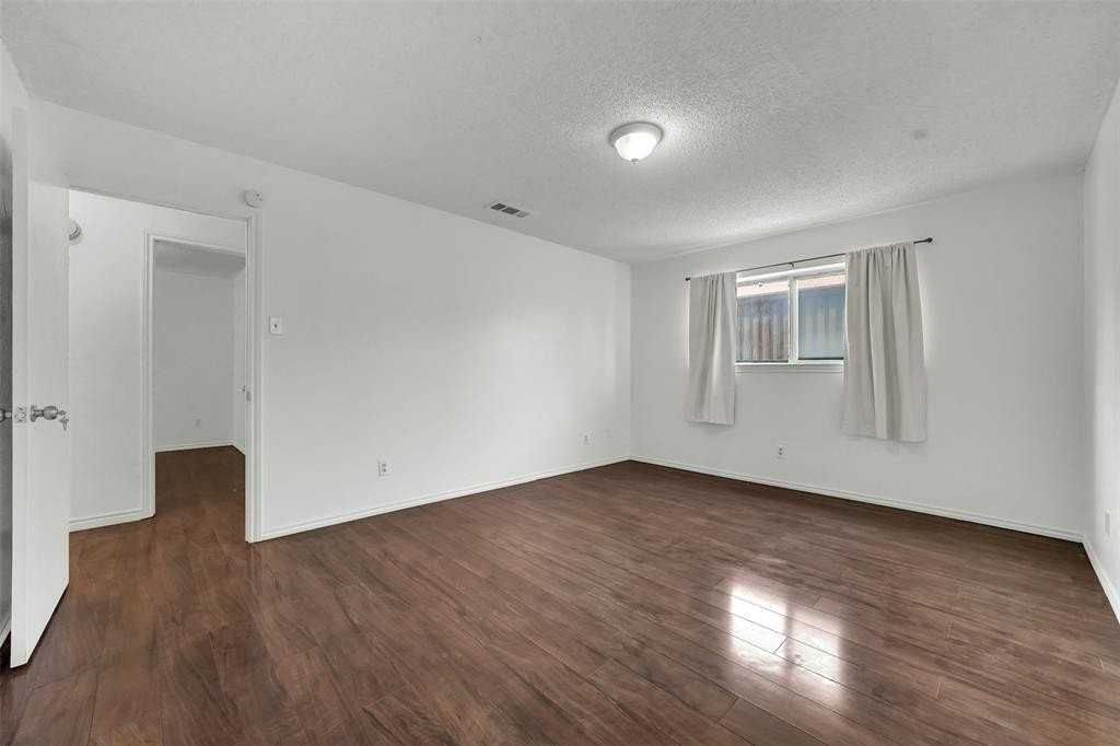 1809 Trowbridge St - Photo 7 of 25