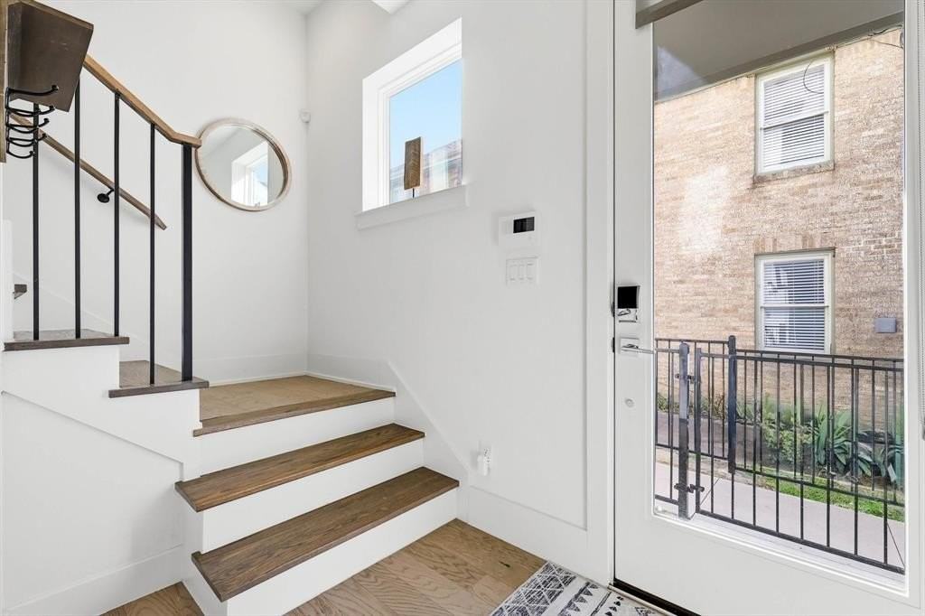 6022 Lewis St #101 - Photo 7 of 38