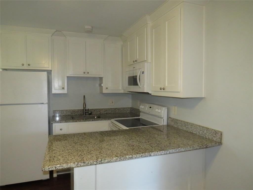 1026 Thomas St - Photo 3 of 18