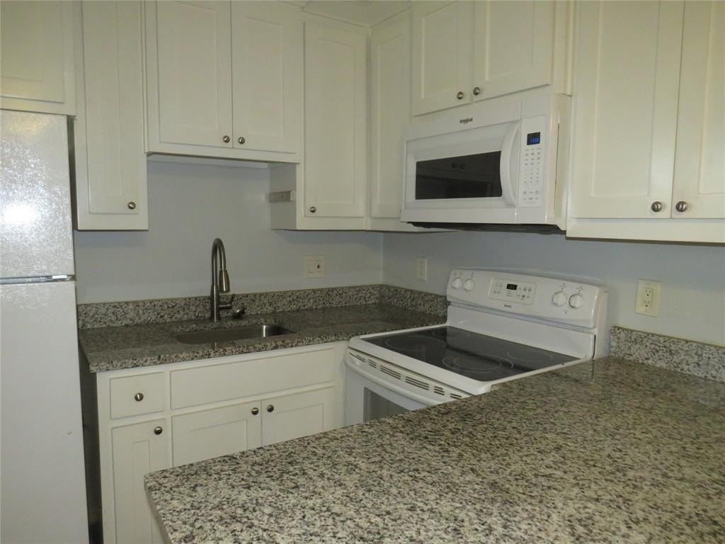 1026 Thomas St - Photo 5 of 18