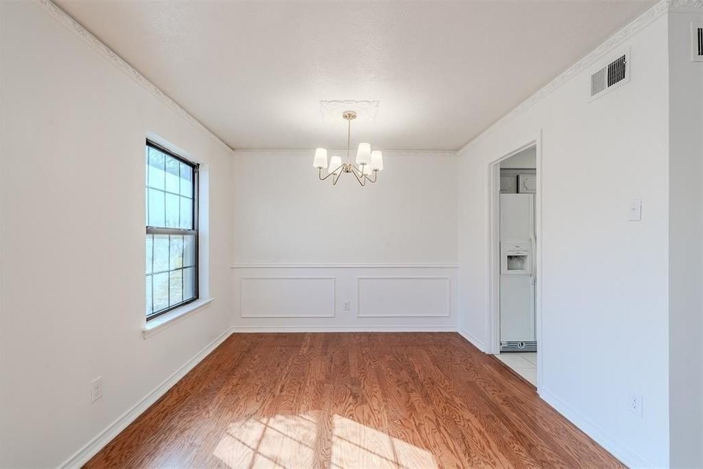 3325 Shady Hollow Ln - Photo 3 of 38