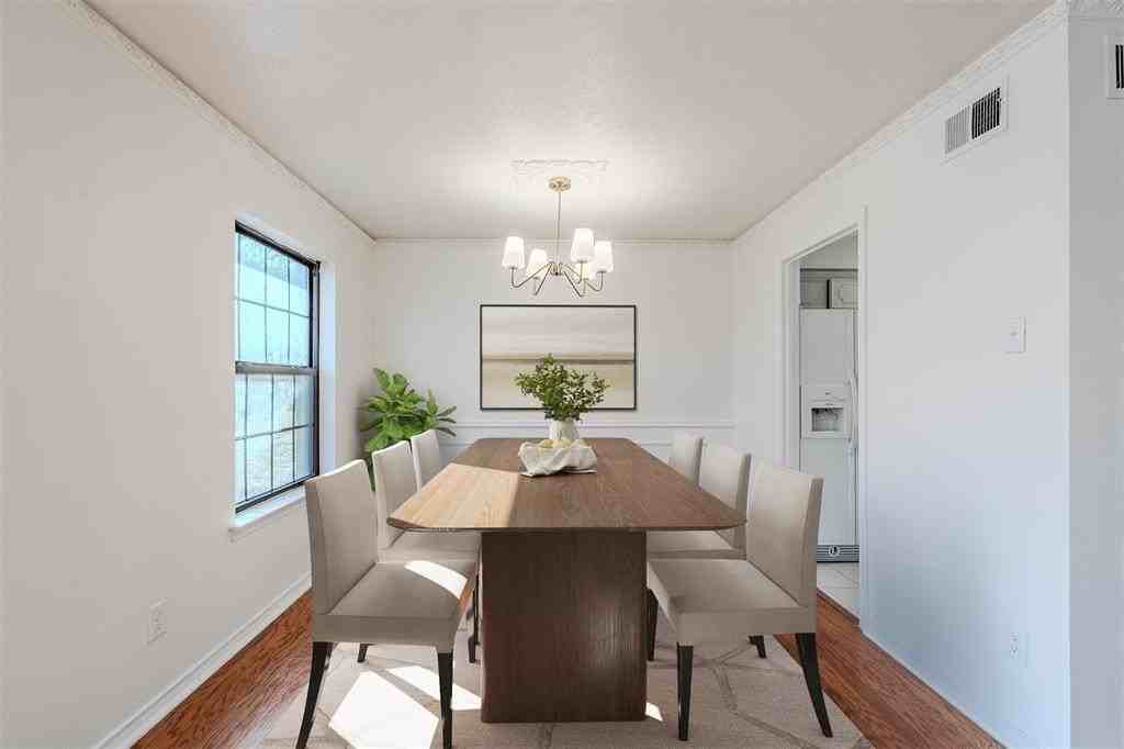 3325 Shady Hollow Ln - Photo 4 of 38