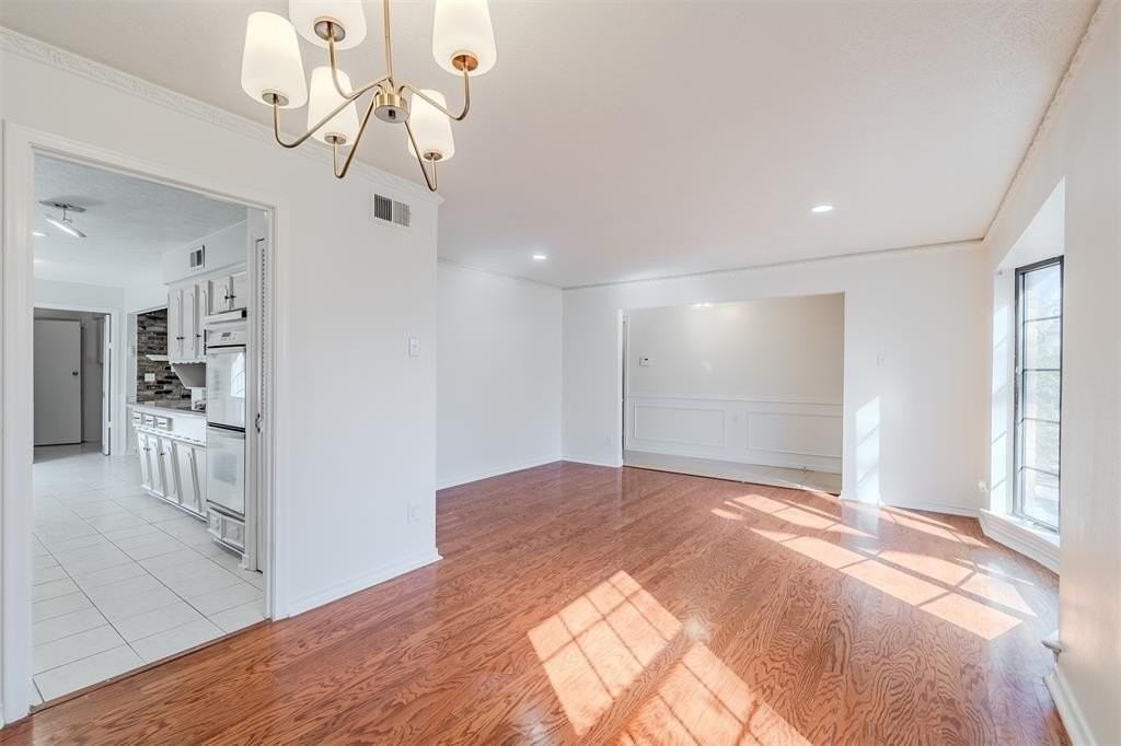 3325 Shady Hollow Ln - Photo 5 of 38