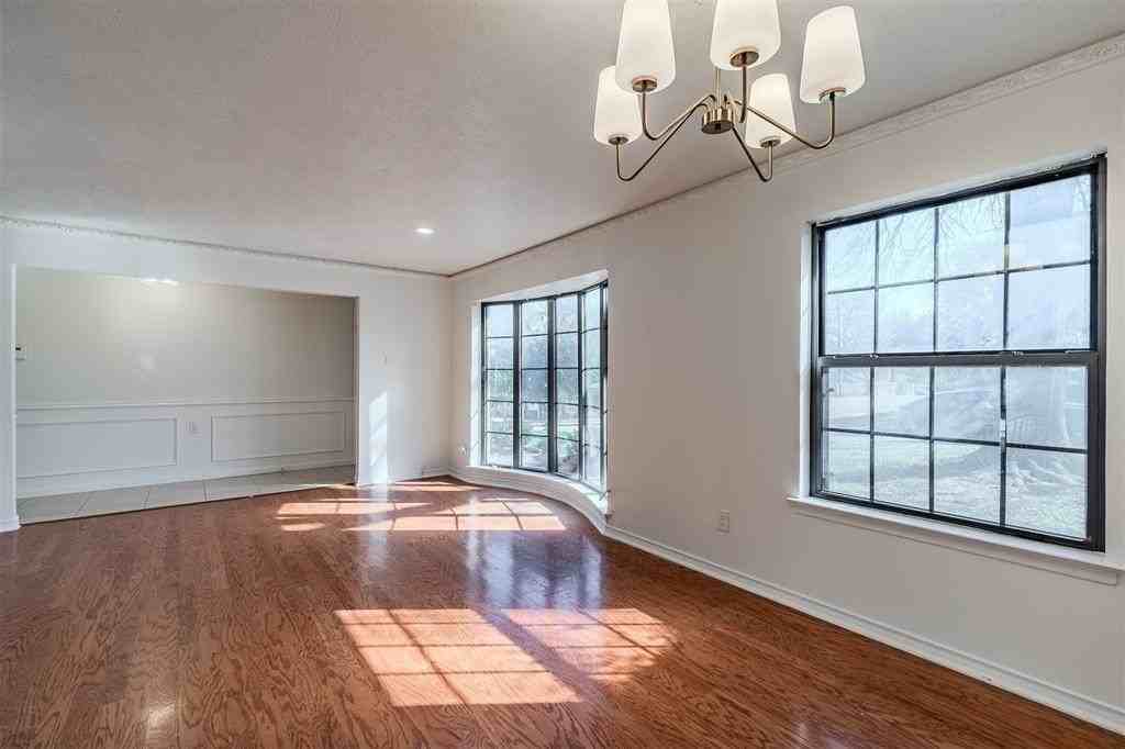 3325 Shady Hollow Ln - Photo 6 of 38