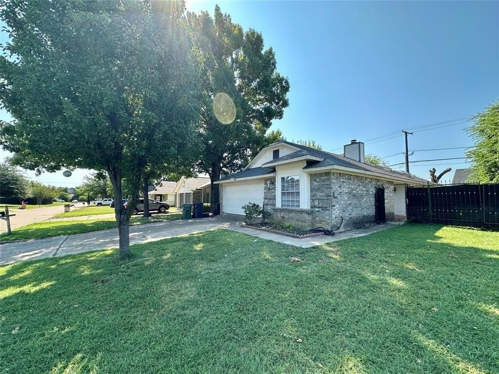 1416 Woodfern Dr - Photo 4 of 21