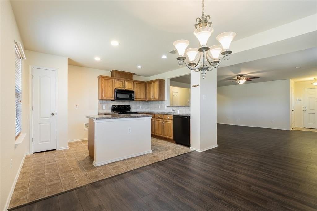 3917 Mantis St - Photo 4 of 22