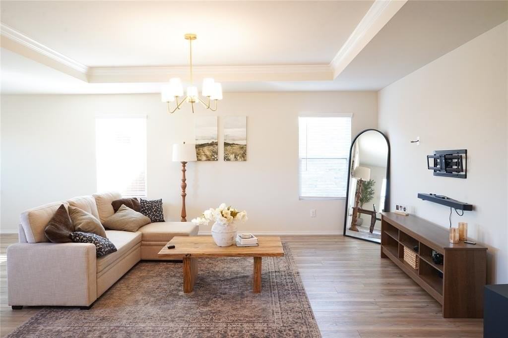 4604 Benham Dr - Photo 5 of 17