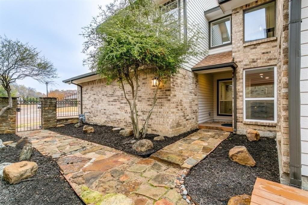 2106 Avignon Dr - Photo 4 of 24