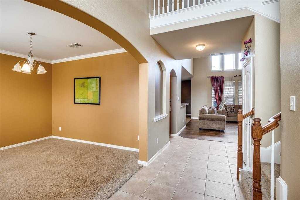 917 Ozark Dr - Photo 2 of 25