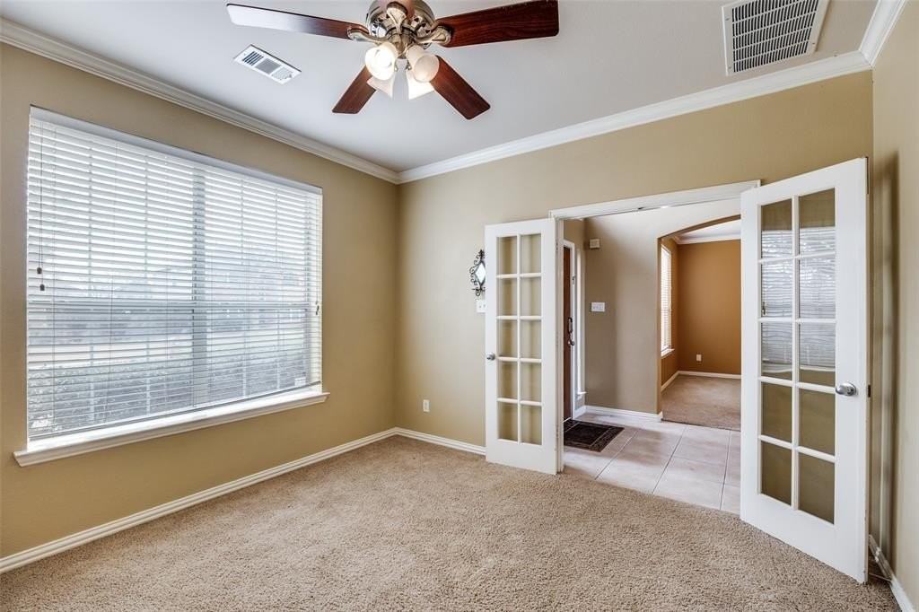 917 Ozark Dr - Photo 4 of 25