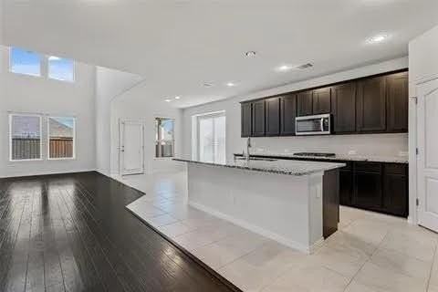 1719 Indigo Creek Ln - Photo 4 of 38