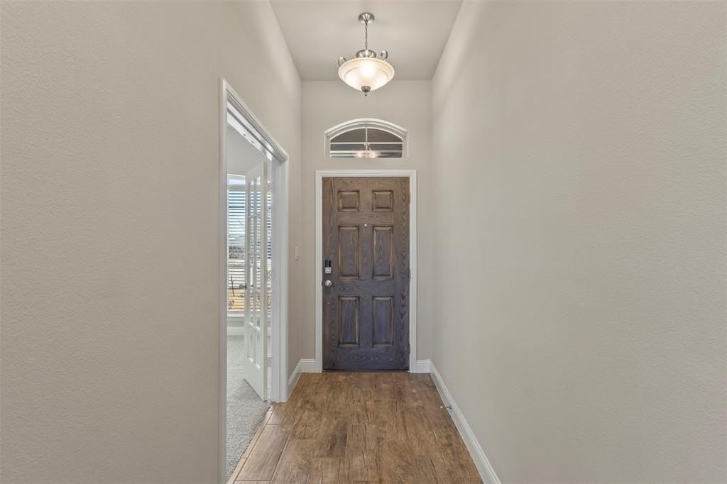 104 Colonial Dr - Photo 6 of 32