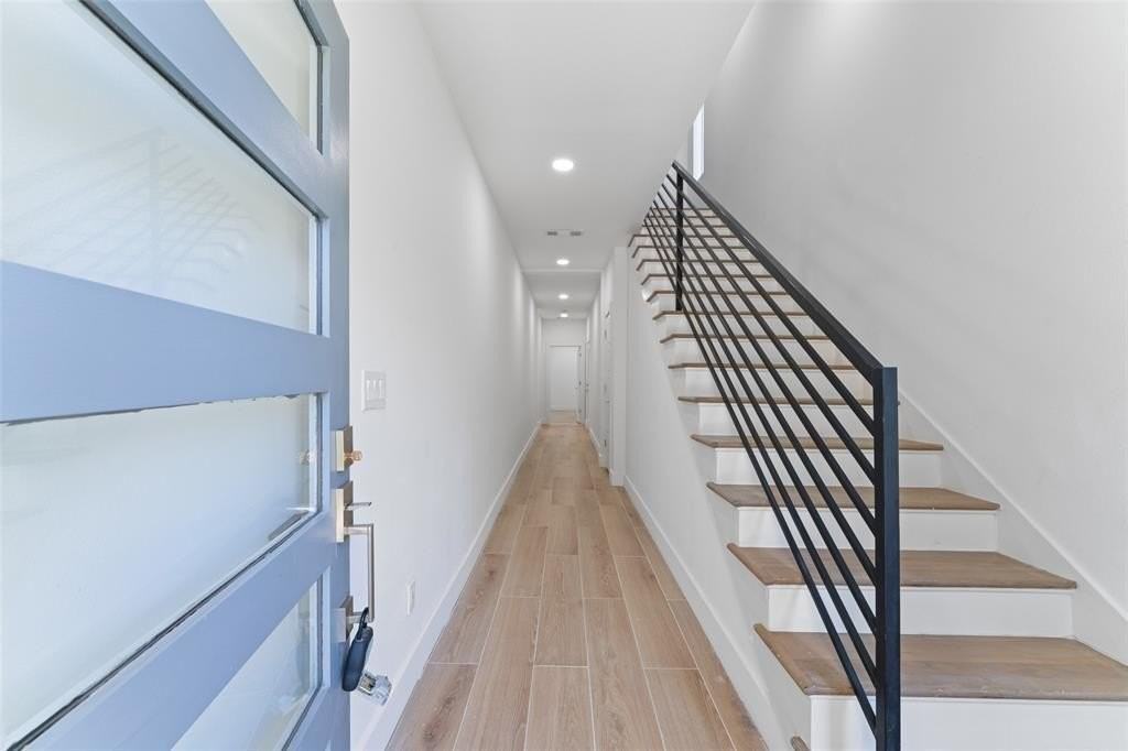 2513 Crossman Ave - Photo 4 of 38