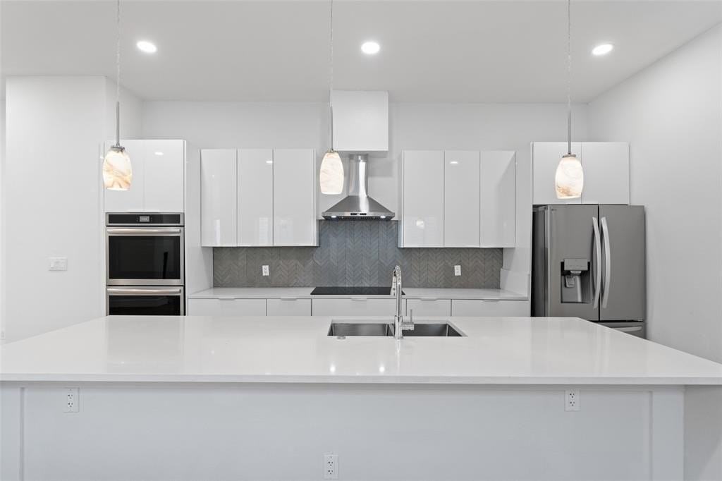 2513 Crossman Ave - Photo 5 of 38