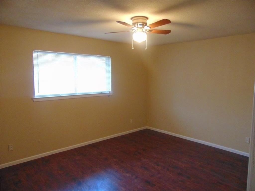 7233 Martha Ln - Photo 3 of 36