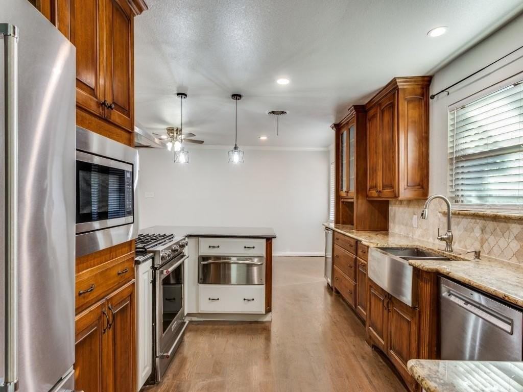 1404 Ravenwood Dr - Photo 5 of 12