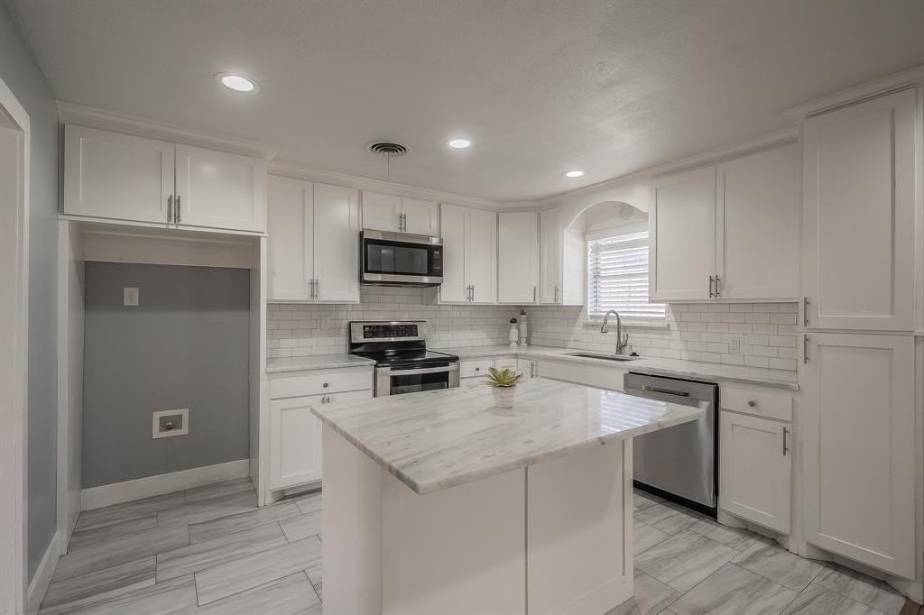 3612 Dawn Dr - Photo 4 of 40