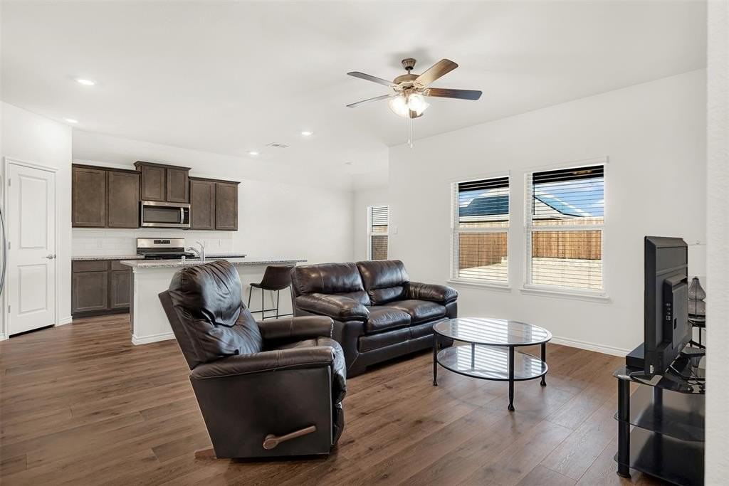 712 Cool Canyon Trl - Photo 2 of 32