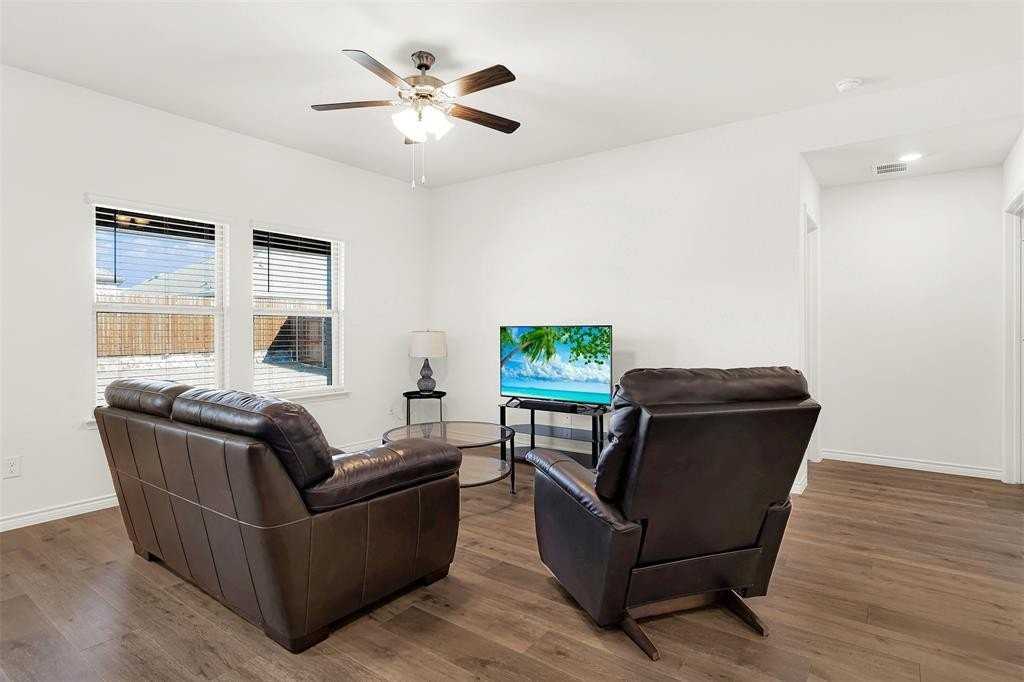 712 Cool Canyon Trl - Photo 4 of 32