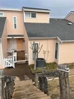 featured image of 640 Harbor Dr