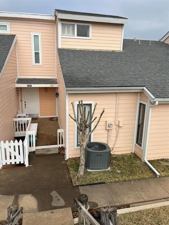 640 Harbor Dr - Photo 2 of 33