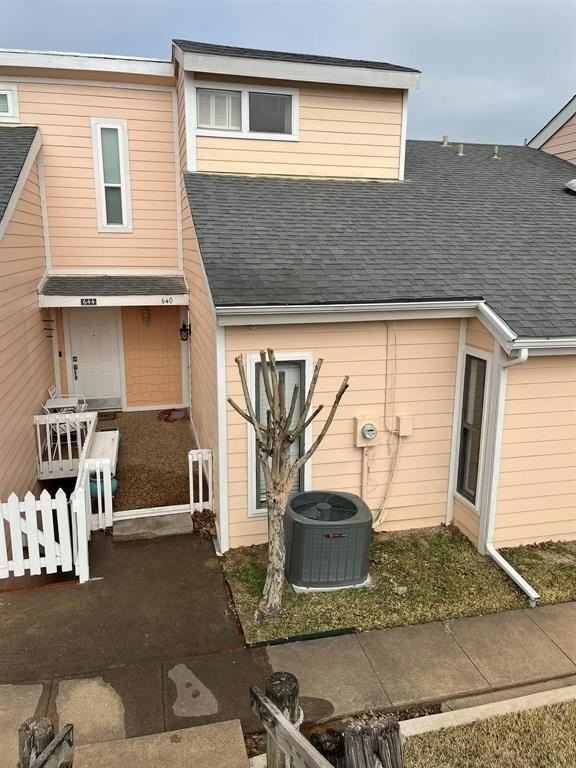 640 Harbor Dr - Photo 3 of 33